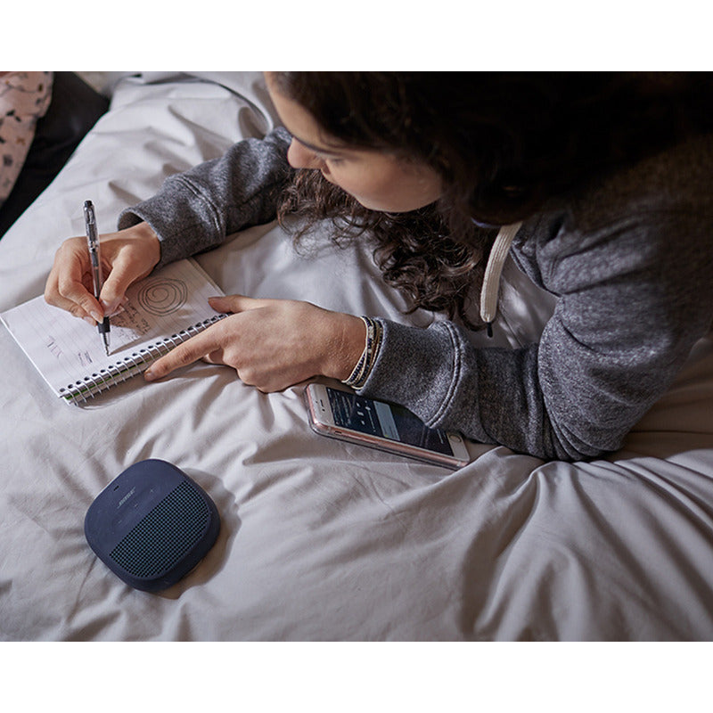 Bose Soundlink Micro Parlante Portatil Altavoz Bluetooth Resistente Al Agua Certificación Ipx7 Autonomía De 6 Horas Azul Oscuro
